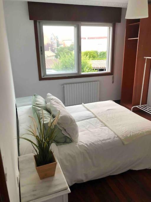 Vivienda Amplia Y Luminosa A Escasos Metros De La Playa De Cangas. エクステリア 写真