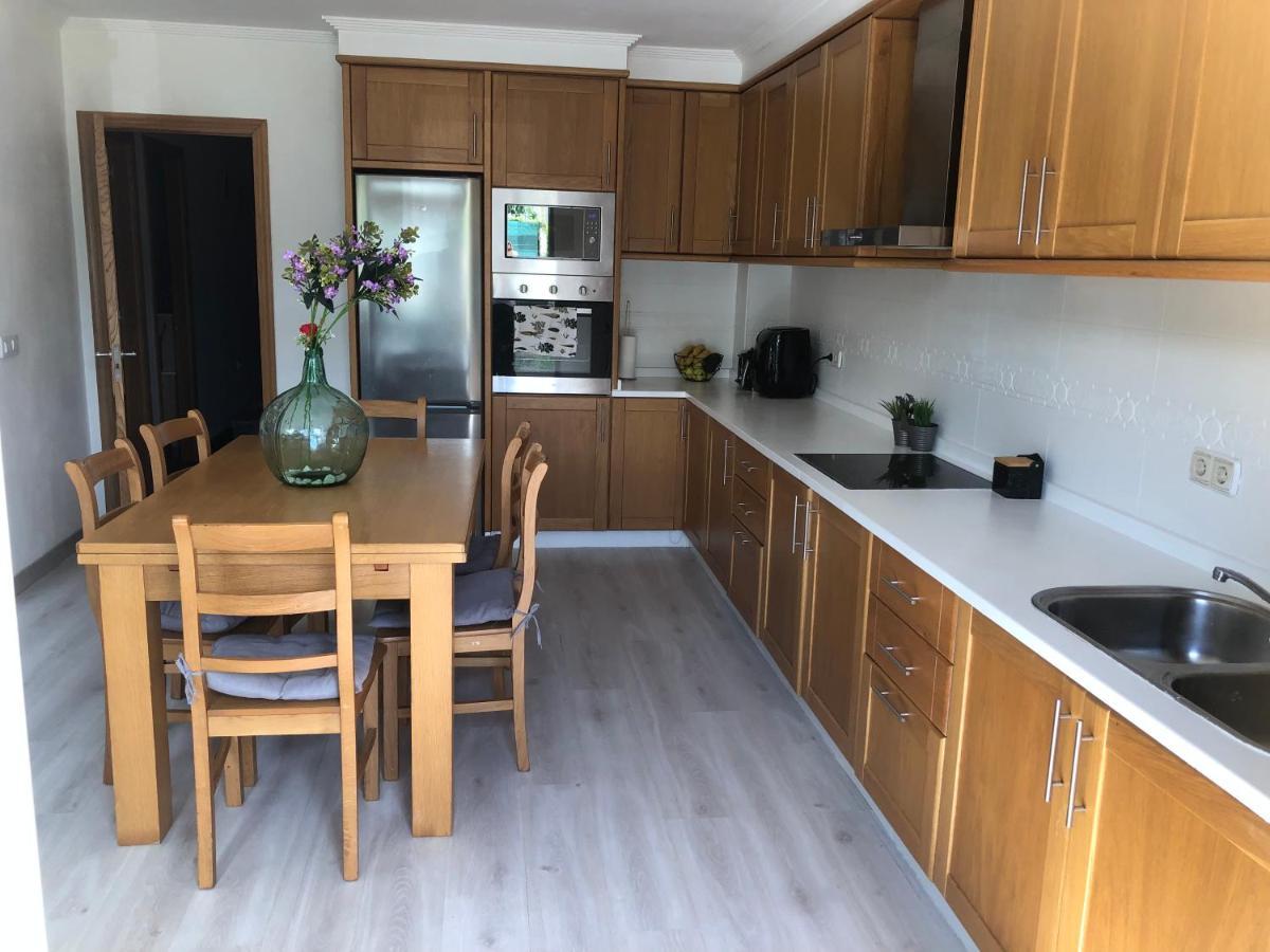 Vivienda Amplia Y Luminosa A Escasos Metros De La Playa De Cangas. エクステリア 写真