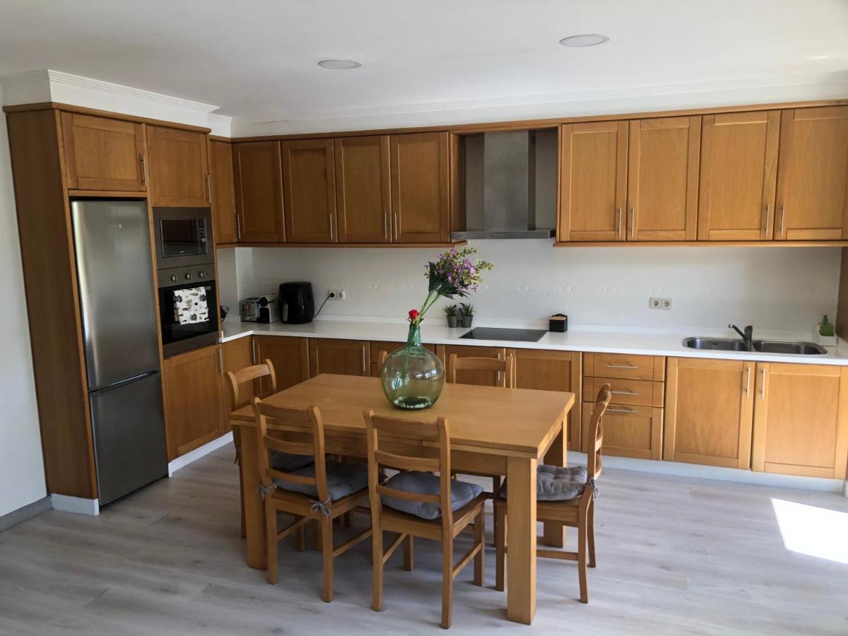 Vivienda Amplia Y Luminosa A Escasos Metros De La Playa De Cangas. エクステリア 写真