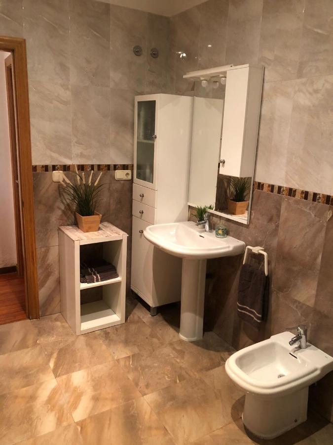 Vivienda Amplia Y Luminosa A Escasos Metros De La Playa De Cangas. エクステリア 写真