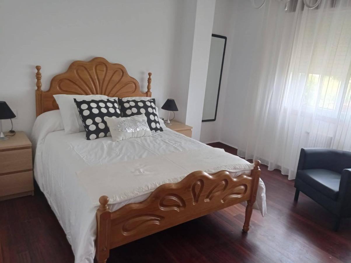 Vivienda Amplia Y Luminosa A Escasos Metros De La Playa De Cangas. エクステリア 写真